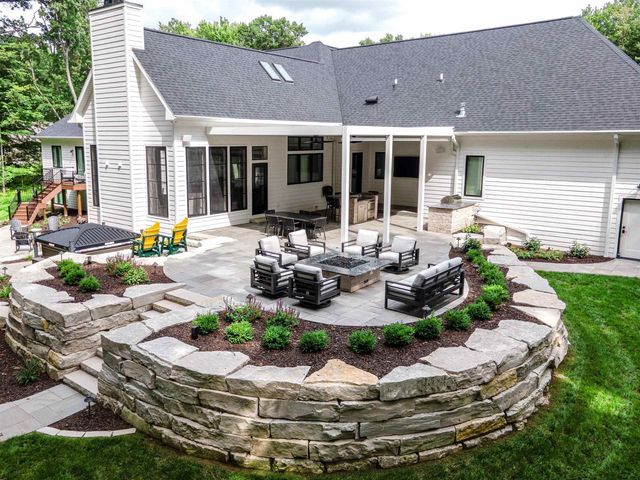 2411 LOXLEY COURT, Suamico, WI 54173