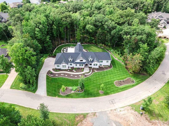 2411 LOXLEY COURT, Suamico, WI 54173