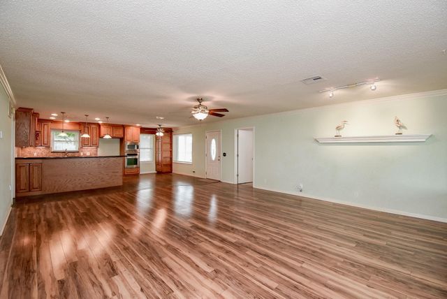 748 W Bayshore Drive, Palacios, TX 77465