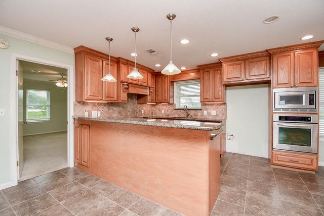 748 W Bayshore Drive, Palacios, TX 77465