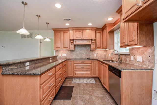 748 W Bayshore Drive, Palacios, TX 77465