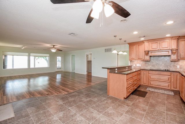 748 W Bayshore Drive, Palacios, TX 77465