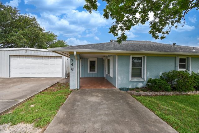 748 W Bayshore Drive, Palacios, TX 77465