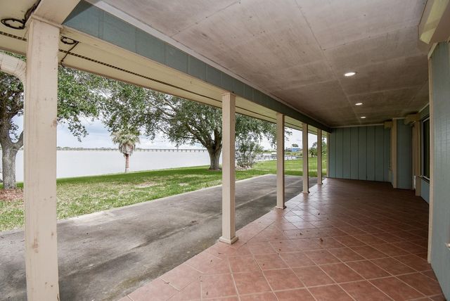 748 W Bayshore Drive, Palacios, TX 77465