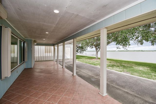 748 W Bayshore Drive, Palacios, TX 77465