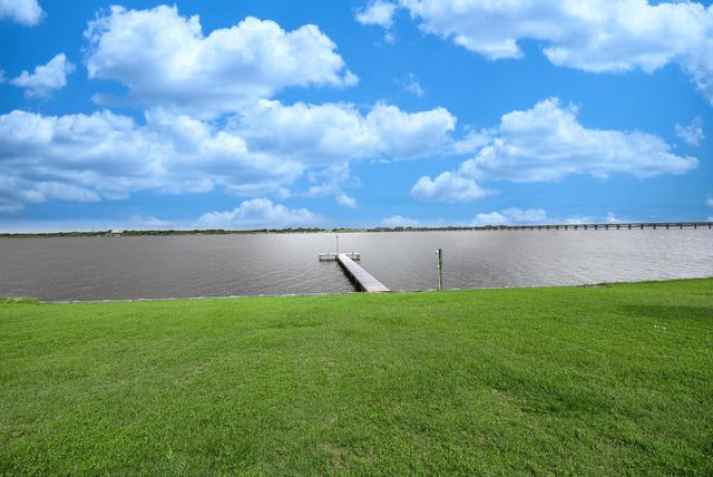 748 W Bayshore Drive, Palacios, TX 77465