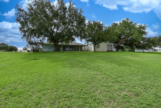 748 W Bayshore Drive, Palacios, TX 77465