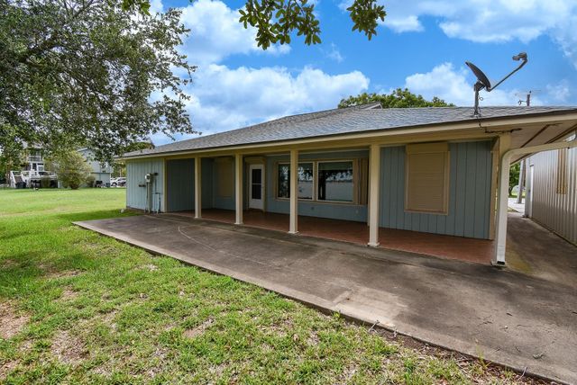 748 W Bayshore Drive, Palacios, TX 77465