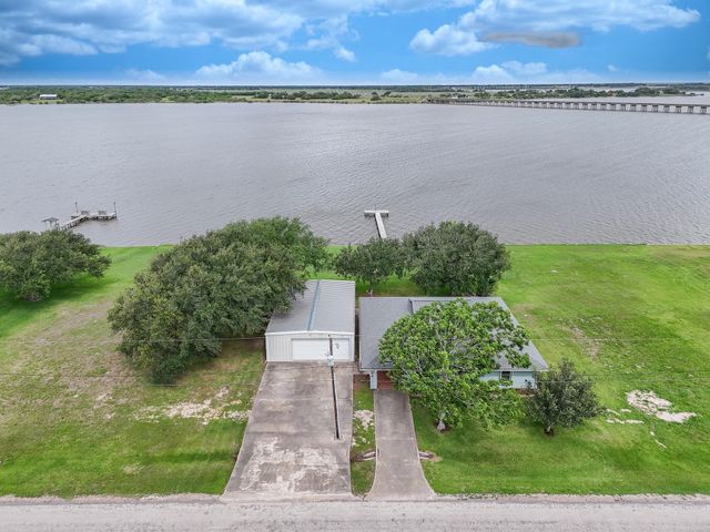 748 W Bayshore Drive, Palacios, TX 77465