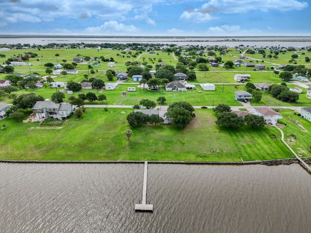 748 W Bayshore Drive, Palacios, TX 77465