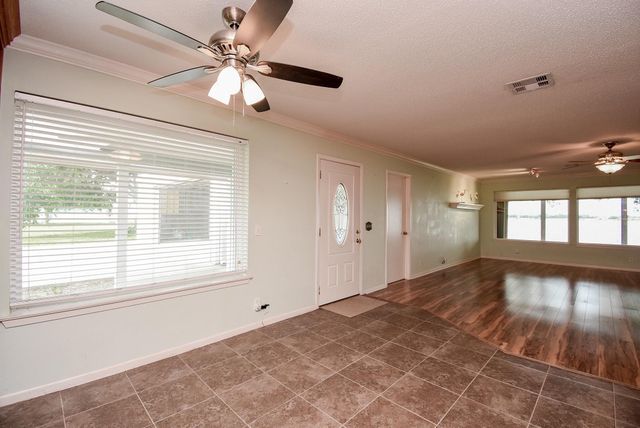 748 W Bayshore Drive, Palacios, TX 77465