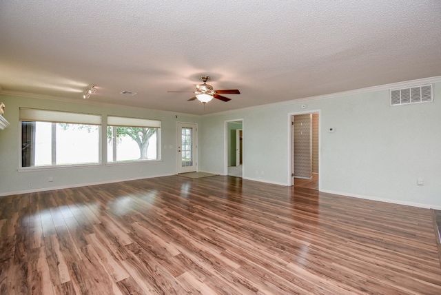748 W Bayshore Drive, Palacios, TX 77465