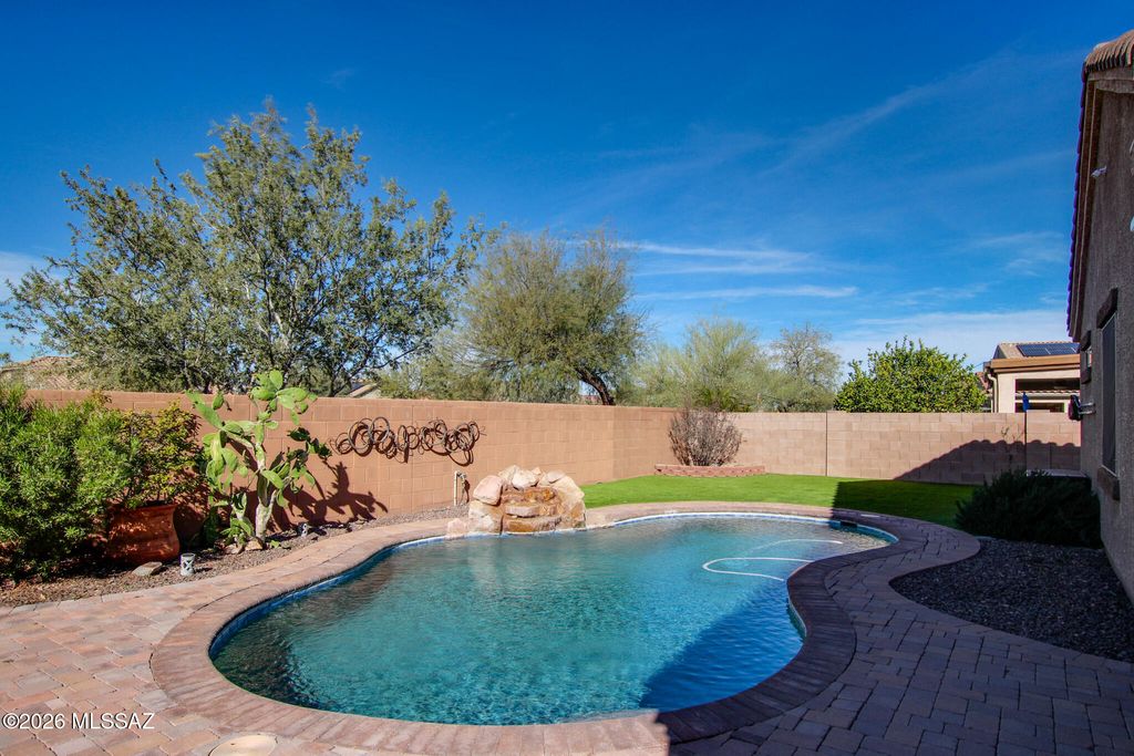 9709 N Hebden Way, Marana, AZ 85653