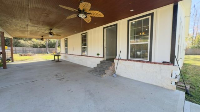 66 Hall Drive N, Montgomery, TX 77316