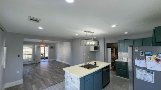 66 Hall Drive N, Montgomery, TX 77316