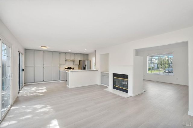 948 Shadywood Cir, Suisun City, CA 94585