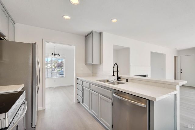 948 Shadywood Cir, Suisun City, CA 94585
