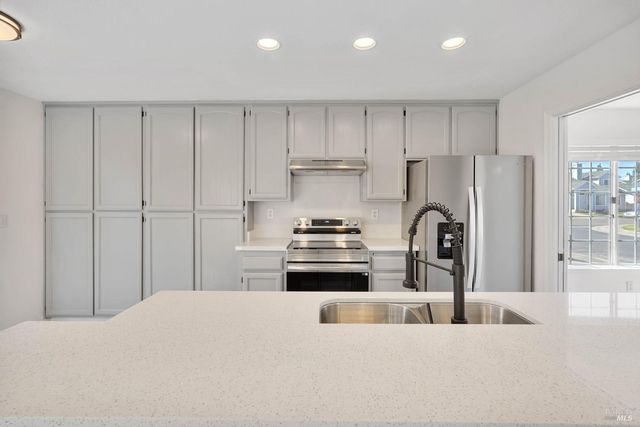 948 Shadywood Cir, Suisun City, CA 94585