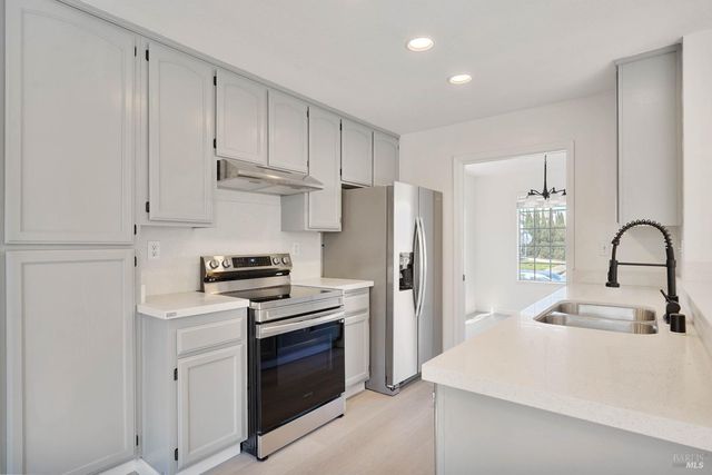 948 Shadywood Cir, Suisun City, CA 94585