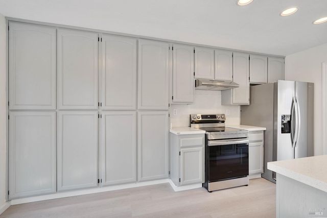 948 Shadywood Cir, Suisun City, CA 94585