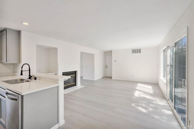 948 Shadywood Cir, Suisun City, CA 94585