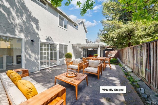 948 Shadywood Cir, Suisun City, CA 94585