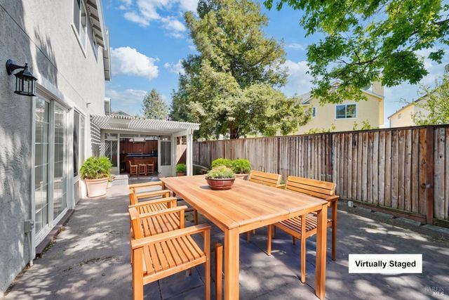 948 Shadywood Cir, Suisun City, CA 94585
