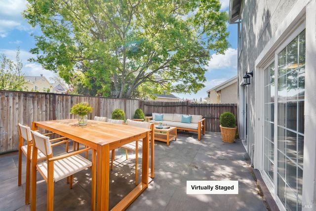 948 Shadywood Cir, Suisun City, CA 94585