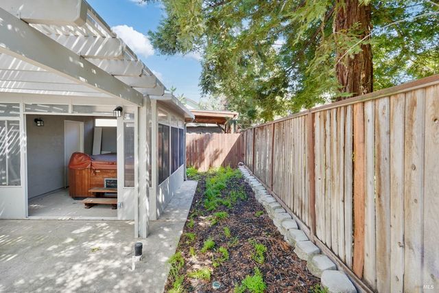 948 Shadywood Cir, Suisun City, CA 94585