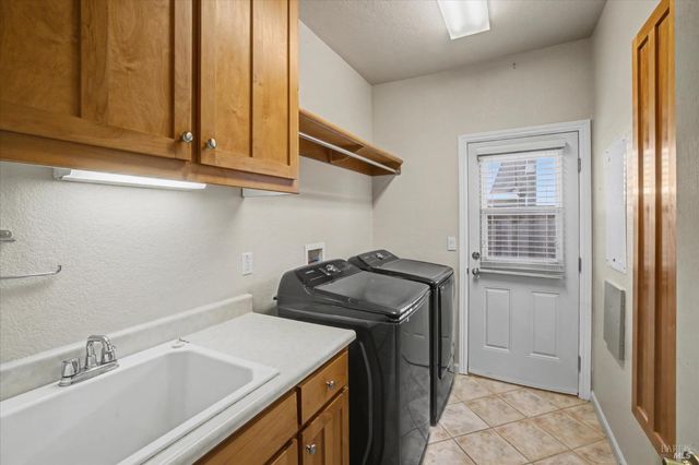 5862 Cabernet Dr, Vallejo, CA 94591