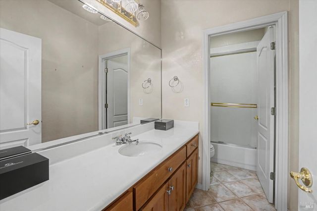 5862 Cabernet Dr, Vallejo, CA 94591