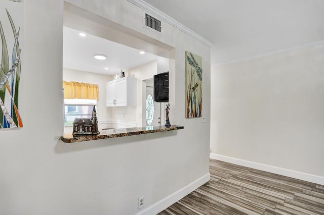 140 Lake Meryl Drive 140, West Palm Beach, FL 33411