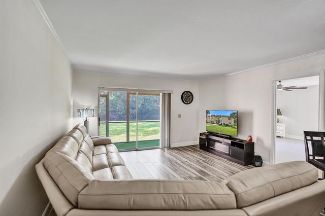 140 Lake Meryl Drive 140, West Palm Beach, FL 33411