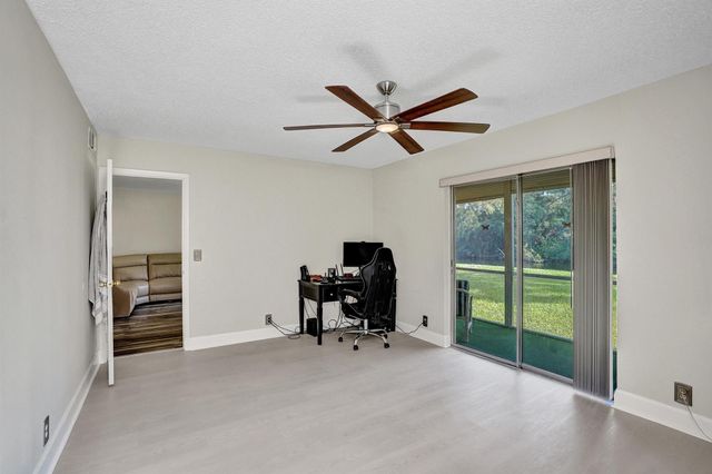 140 Lake Meryl Drive 140, West Palm Beach, FL 33411