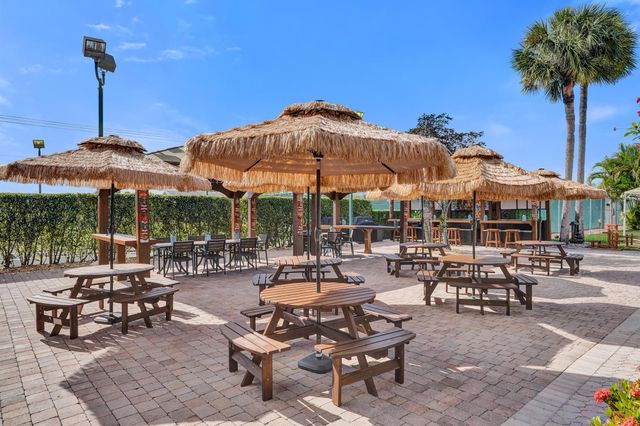 140 Lake Meryl Drive 140, West Palm Beach, FL 33411