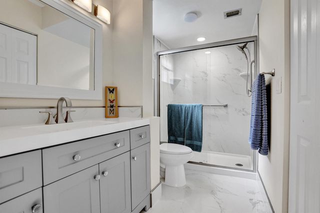 140 Lake Meryl Drive 140, West Palm Beach, FL 33411