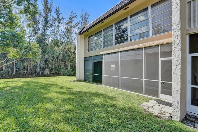 140 Lake Meryl Drive 140, West Palm Beach, FL 33411