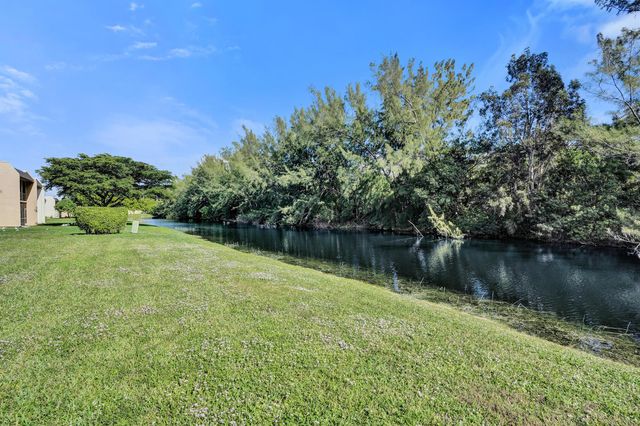 140 Lake Meryl Drive 140, West Palm Beach, FL 33411