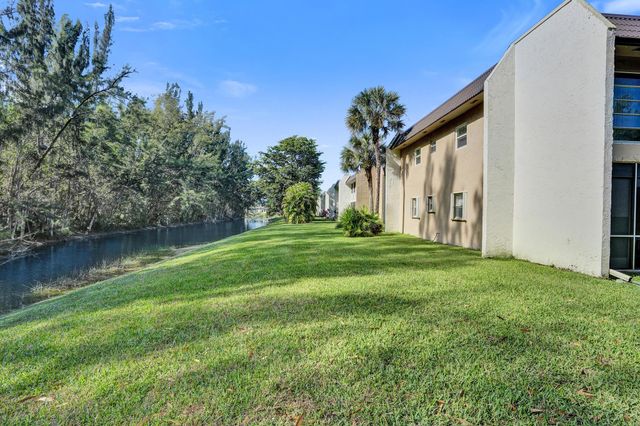 140 Lake Meryl Drive 140, West Palm Beach, FL 33411