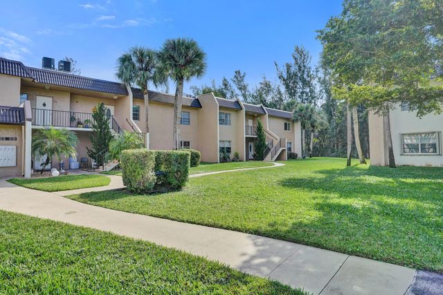 140 Lake Meryl Drive 140, West Palm Beach, FL 33411