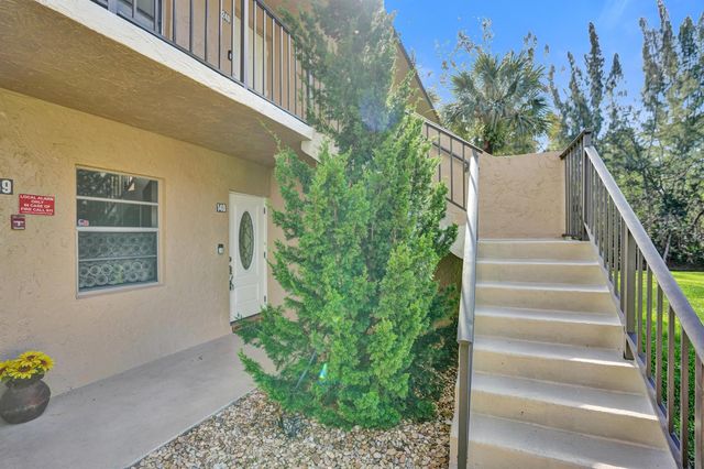 140 Lake Meryl Drive 140, West Palm Beach, FL 33411