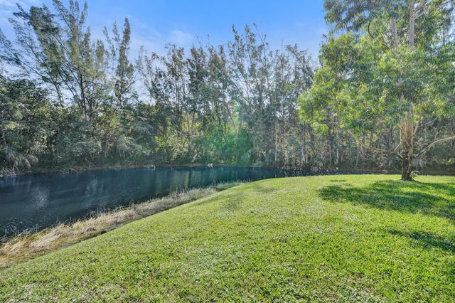 140 Lake Meryl Drive 140, West Palm Beach, FL 33411