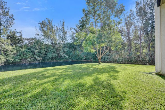 140 Lake Meryl Drive 140, West Palm Beach, FL 33411