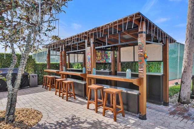 140 Lake Meryl Drive 140, West Palm Beach, FL 33411