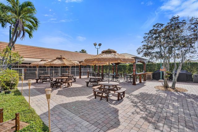 140 Lake Meryl Drive 140, West Palm Beach, FL 33411