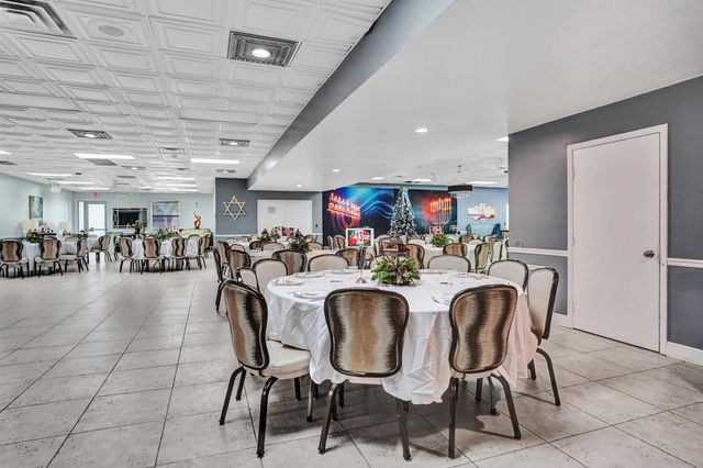 140 Lake Meryl Drive 140, West Palm Beach, FL 33411