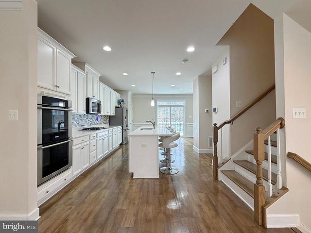 2801 GOLDEN GATE CT, Waldorf, MD 20601