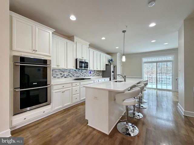 2801 GOLDEN GATE CT, Waldorf, MD 20601