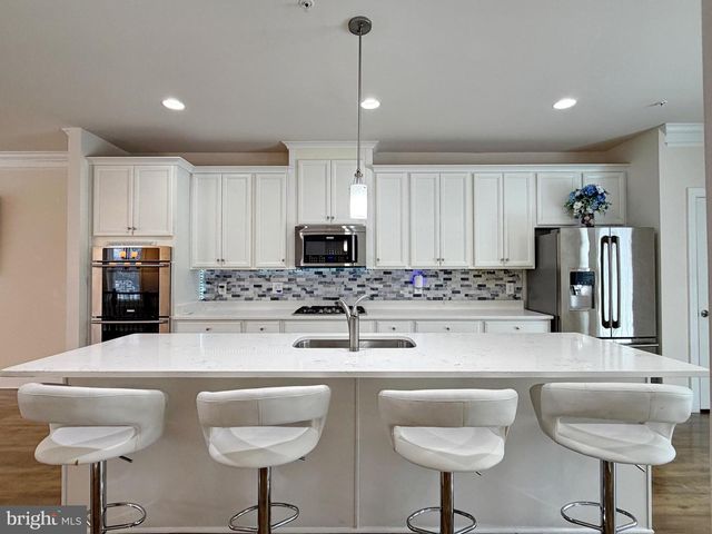 2801 GOLDEN GATE CT, Waldorf, MD 20601