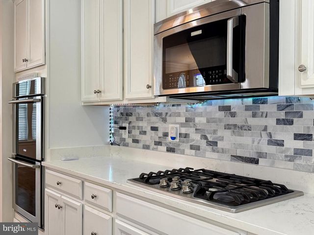 2801 GOLDEN GATE CT, Waldorf, MD 20601